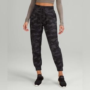 Lululemon Scuba High-Rise Jogger 7/8 Length